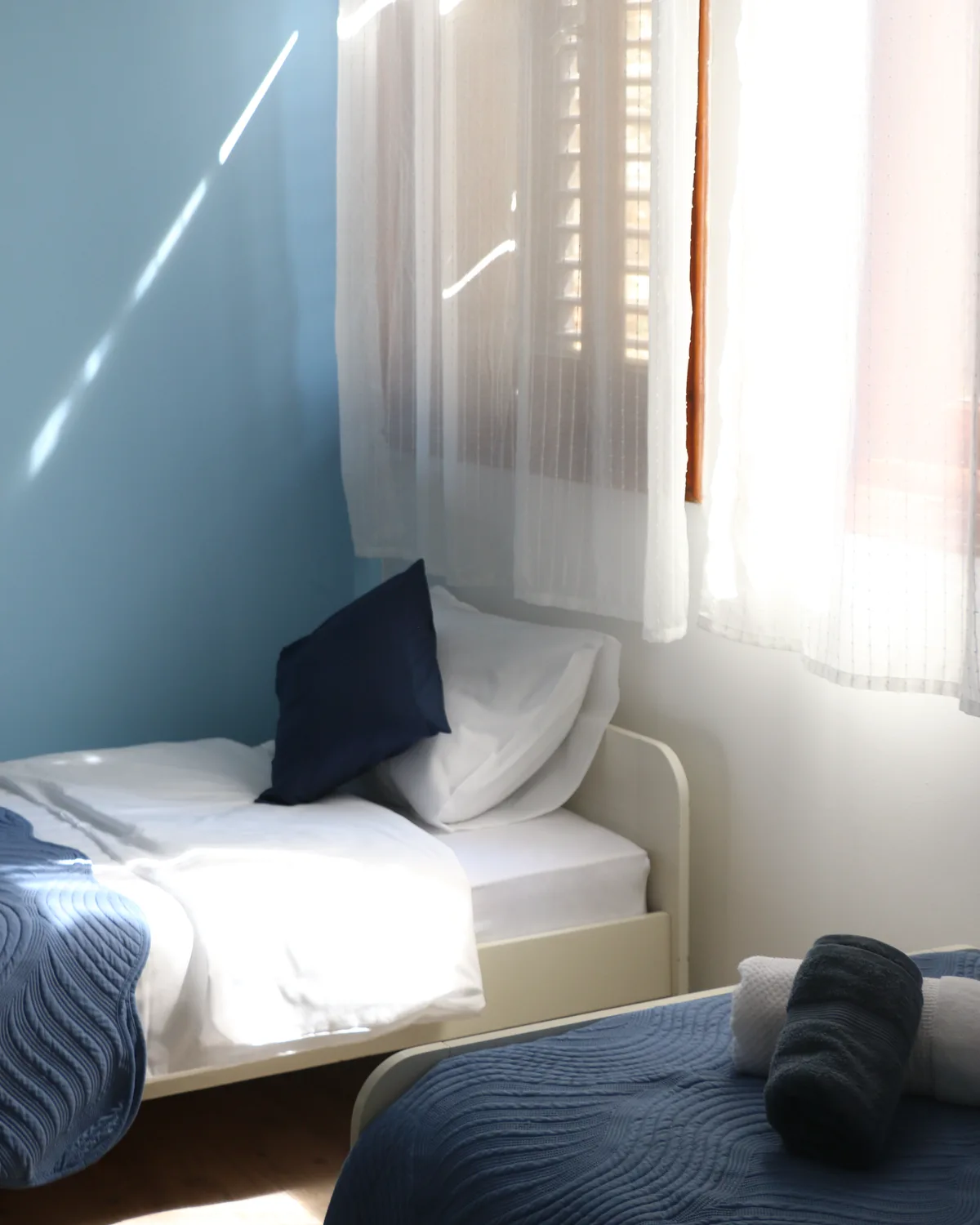 A guest room